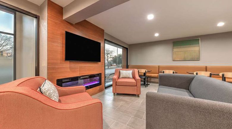 <b>Hawthorn Extended Stay Bedford/Dallas Lobby</b>. Images powered by <a href="https://iceportal.shijigroup.com/" title="IcePortal" target="_blank">IcePortal</a>.