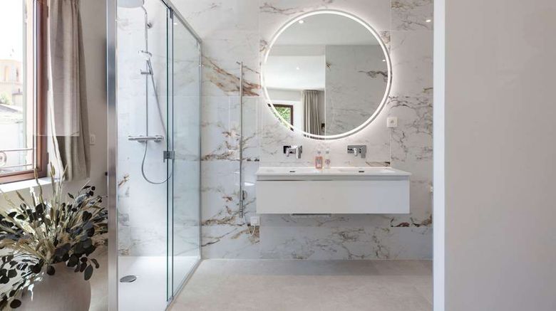 <b>Auberge Bouirrelly Room</b>. Images powered by <a href="https://iceportal.shijigroup.com/" title="IcePortal" target="_blank">IcePortal</a>.