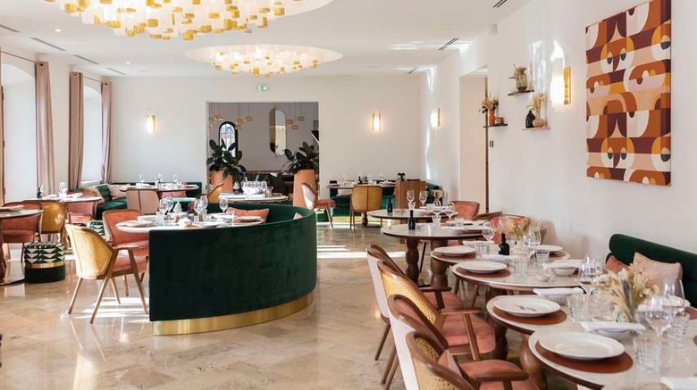 <b>Auberge Bouirrelly Restaurant</b>. Images powered by <a href="https://iceportal.shijigroup.com/" title="IcePortal" target="_blank">IcePortal</a>.