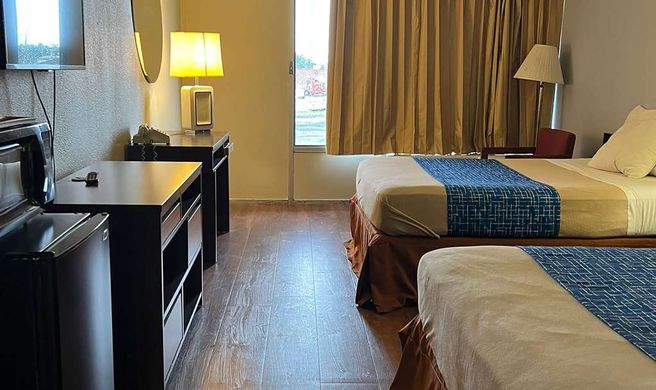 Travelodge by Wyndham Carlisle North Room