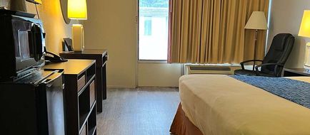 Travelodge by Wyndham Carlisle North Room
