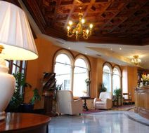 Hotel Aranda Lobby