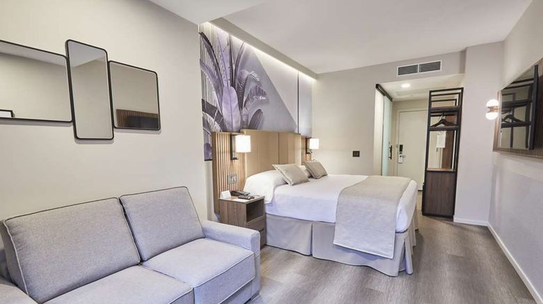 <b>Hotel Riu Plaza Manhattan Times Square Room</b>. Images powered by <a href="https://iceportal.shijigroup.com/" title="IcePortal" target="_blank">IcePortal</a>.