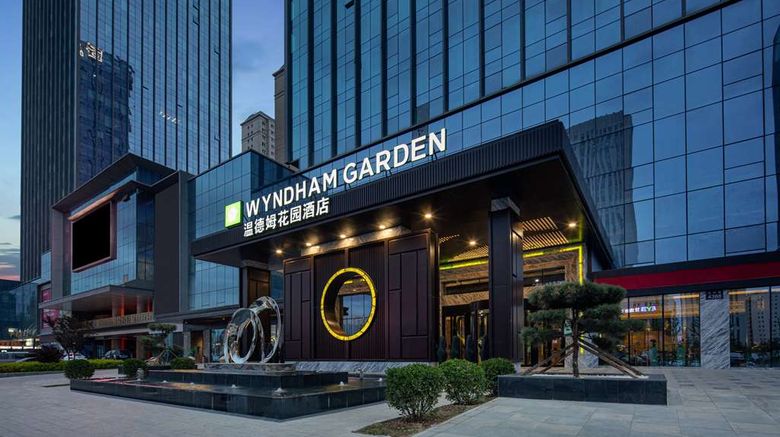 <b>Wyndham Garden West Railway Station Exterior</b>. Images powered by <a href="https://iceportal.shijigroup.com/" title="IcePortal" target="_blank">IcePortal</a>.