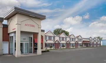 Travelodge by Wyndham Drummondville
