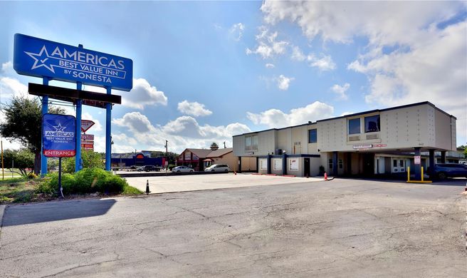 Americas Best Value Inn San Antonio Exterior