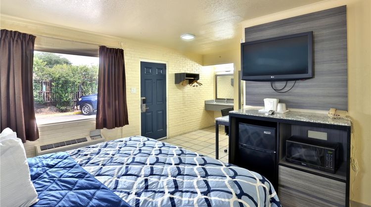 Americas Best Value Inn San Antonio Room