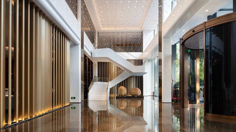<b>Wyndham Garden Shenzhen Longhua Lobby</b>. Images powered by <a href="https://iceportal.shijigroup.com/" title="IcePortal" target="_blank">IcePortal</a>.
