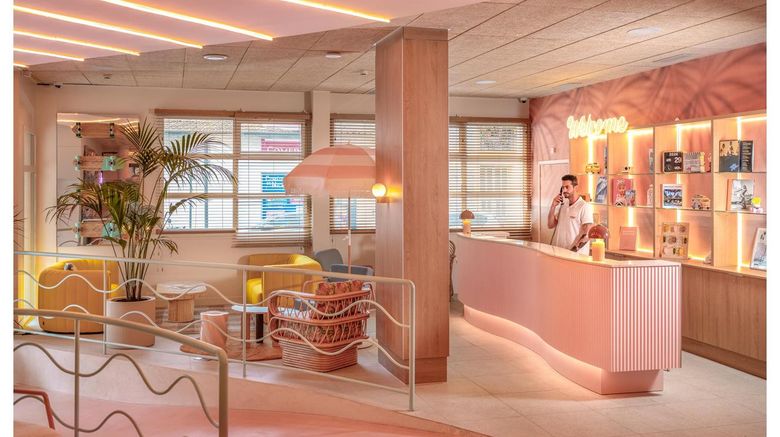 <b>Nice Pam Hotel Lobby</b>. Images powered by <a href="https://iceportal.shijigroup.com/" title="IcePortal" target="_blank">IcePortal</a>.