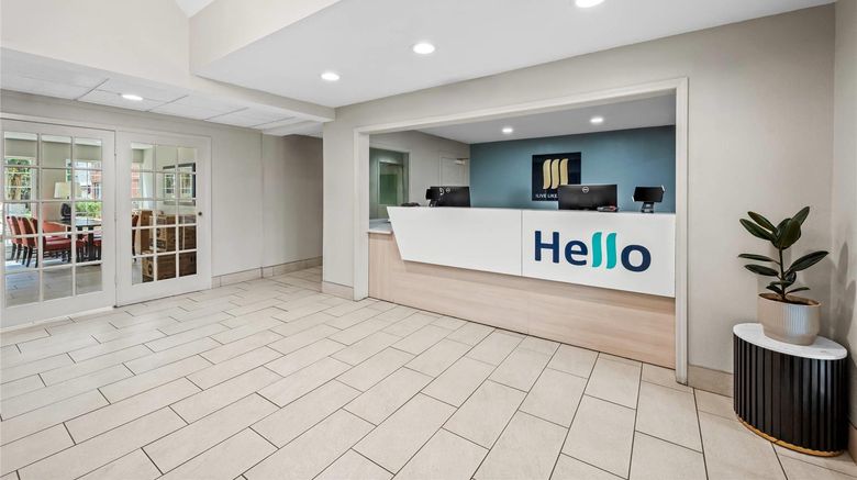 <b>MainStay Suites Raleigh North Lobby</b>. Images powered by <a href="https://iceportal.shijigroup.com/" title="IcePortal" target="_blank">IcePortal</a>.