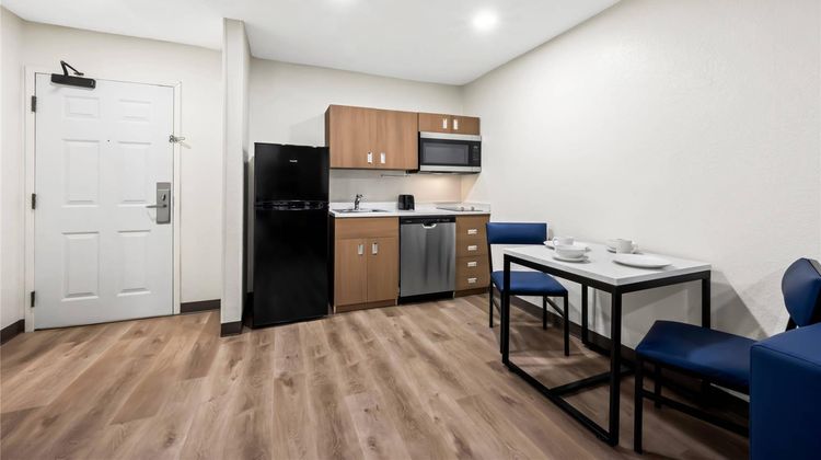 MainStay Suites Raleigh North Suite
