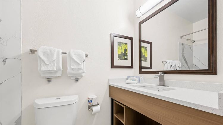 MainStay Suites Raleigh North Room