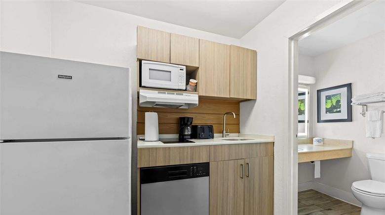 <b>MainStay Suites Knoxville - Cedar Bluff Room</b>. Images powered by <a href="https://iceportal.shijigroup.com/" title="IcePortal" target="_blank">IcePortal</a>.