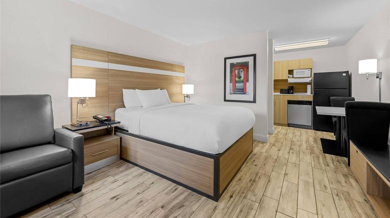 <b>MainStay Suites Knoxville - Cedar Bluff Room</b>. Images powered by <a href="https://iceportal.shijigroup.com/" title="IcePortal" target="_blank">IcePortal</a>.