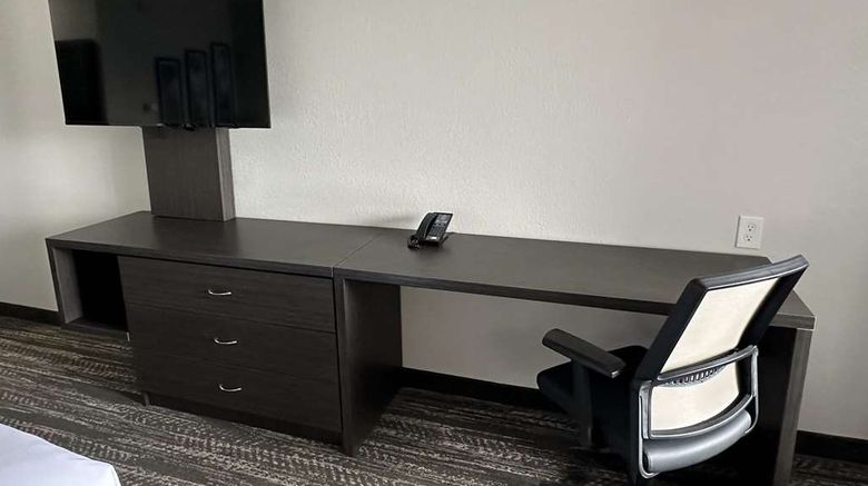 <b>La Quinta Inn & Suites South Holland Room</b>. Images powered by <a href="https://iceportal.shijigroup.com/" title="IcePortal" target="_blank">IcePortal</a>.