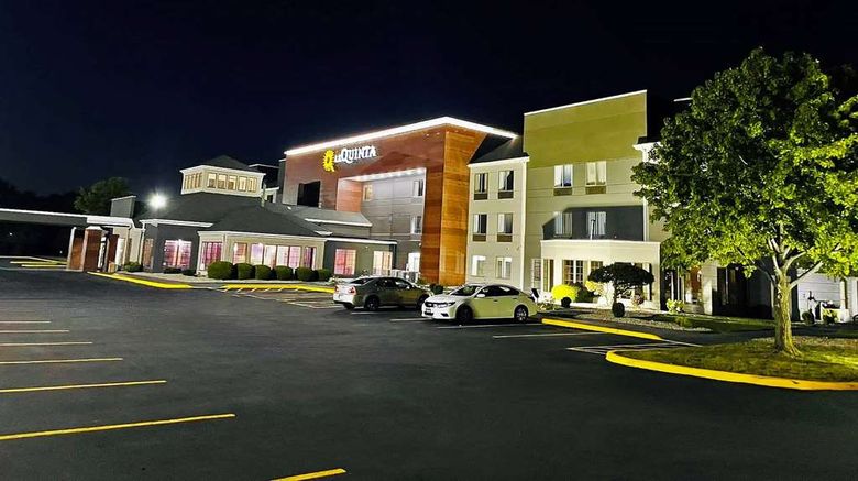 <b>La Quinta Inn & Suites South Holland Exterior</b>. Images powered by <a href="https://iceportal.shijigroup.com/" title="IcePortal" target="_blank">IcePortal</a>.