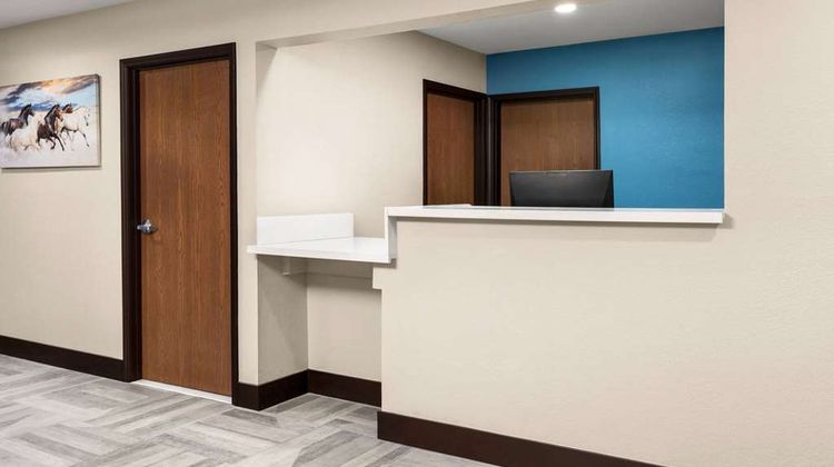 Days Inn by Wyndham Washington Lobby