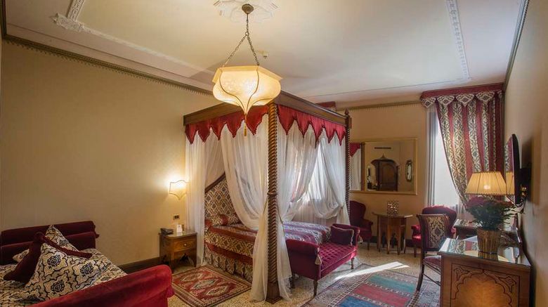 <b>Hotel Ai Mori D'Oriente Suite</b>. Images powered by <a href="https://iceportal.shijigroup.com/" title="IcePortal" target="_blank">IcePortal</a>.