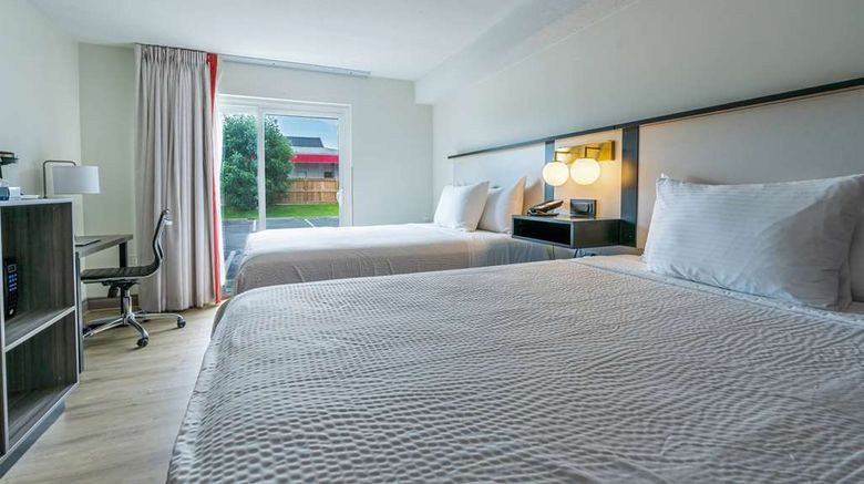 <b>Ramada by Wyndham Kingston Room</b>. Images powered by <a href="https://iceportal.shijigroup.com/" title="IcePortal" target="_blank">IcePortal</a>.