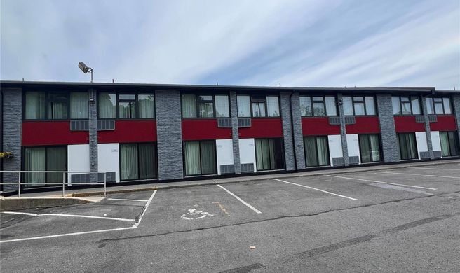 Ramada by Wyndham Kingston Exterior