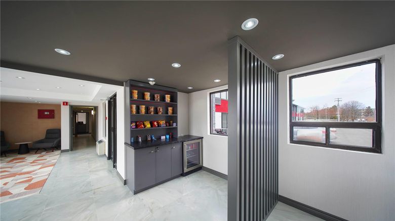 <b>Ramada by Wyndham Kingston Lobby</b>. Images powered by <a href="https://iceportal.shijigroup.com/" title="IcePortal" target="_blank">IcePortal</a>.