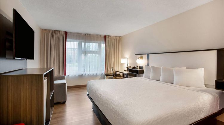 Ramada by Wyndham Kingston Room