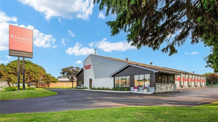 Ramada by Wyndham Kingston Exterior