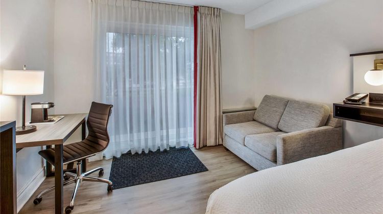Ramada by Wyndham Kingston Room