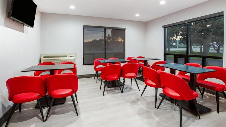 Ramada by Wyndham Kingston Restaurant
