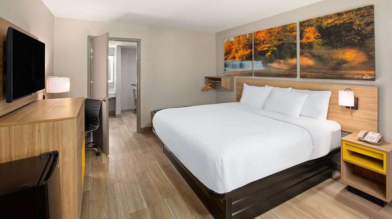 <b>Days Inn by Wyndham Helen Room</b>. Images powered by <a href="https://iceportal.shijigroup.com/" title="IcePortal" target="_blank">IcePortal</a>.