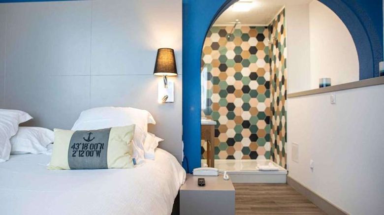 <b>Hotel Sete Port Marine Room</b>. Images powered by <a href="https://iceportal.shijigroup.com/" title="IcePortal" target="_blank">IcePortal</a>.