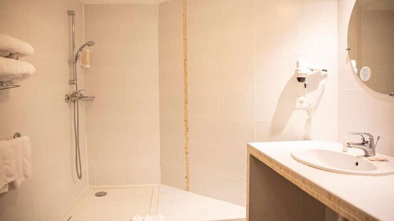 <b>Hotel Sete Port Marine Room</b>. Images powered by <a href="https://iceportal.shijigroup.com/" title="IcePortal" target="_blank">IcePortal</a>.