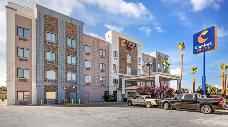 Comfort Suites Laredo Exterior