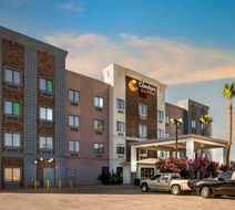 Comfort Suites Laredo Exterior