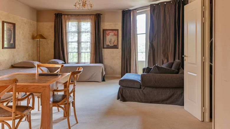 <b>Villa Augusta Suite</b>. Images powered by <a href="https://iceportal.shijigroup.com/" title="IcePortal" target="_blank">IcePortal</a>.
