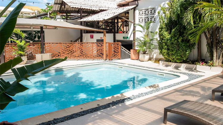 Ibis Styles Cayenne Centre Amazonia Pool
