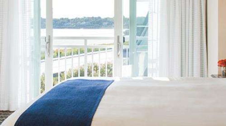 Newport Beach Hotel & Suites Suite