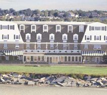 Newport Beach Hotel & Suites Exterior