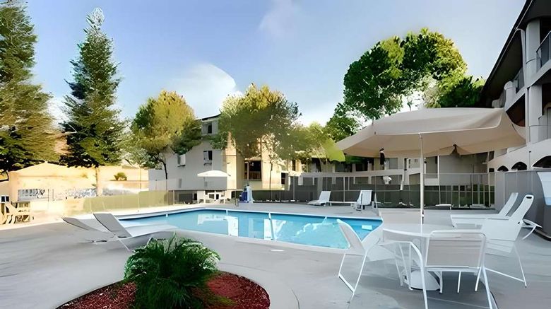 <b>Inn at Rohnert Park Pool</b>. Images powered by <a href="https://iceportal.shijigroup.com/" title="IcePortal" target="_blank">IcePortal</a>.