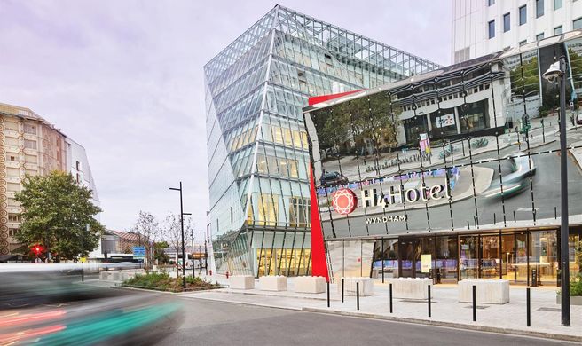 H4 Hotel Wyndham Paris Pleyel Resort Exterior