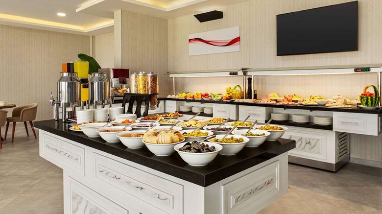 <b>Ramada by Wyndham Cesme Restaurant</b>. Images powered by <a href="https://iceportal.shijigroup.com/" title="IcePortal" target="_blank">IcePortal</a>.