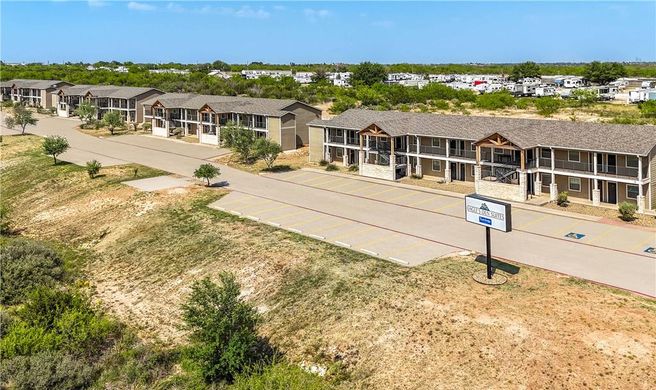 Eagle's Den Suites-Travelodge by Wyndham Exterior