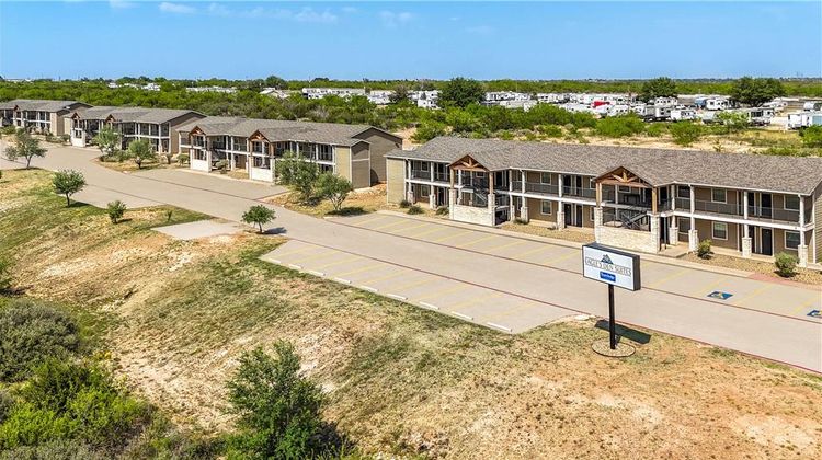 Eagle's Den Suites-Travelodge by Wyndham Exterior