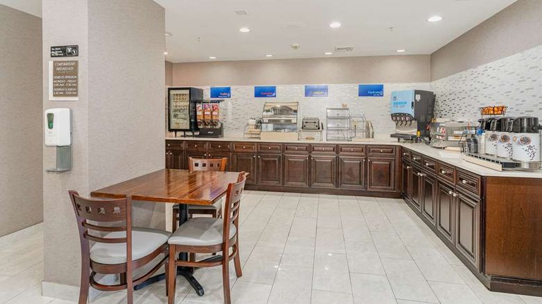 <b>Best Western Kernersville Lobby</b>. Images powered by <a href="https://iceportal.shijigroup.com/" title="IcePortal" target="_blank">IcePortal</a>.