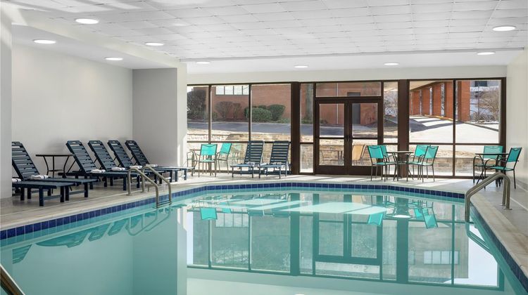 DoubleTree by Hilton Salisbury Pool