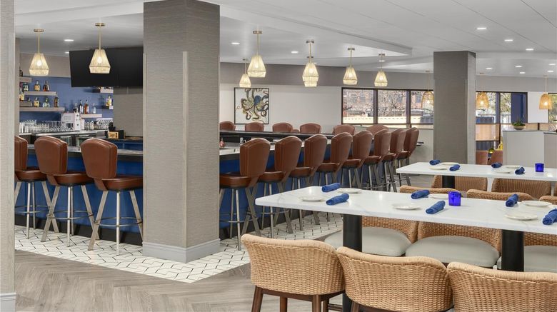 <b>DoubleTree by Hilton Salisbury Restaurant</b>. Images powered by <a href="https://iceportal.shijigroup.com/" title="IcePortal" target="_blank">IcePortal</a>.