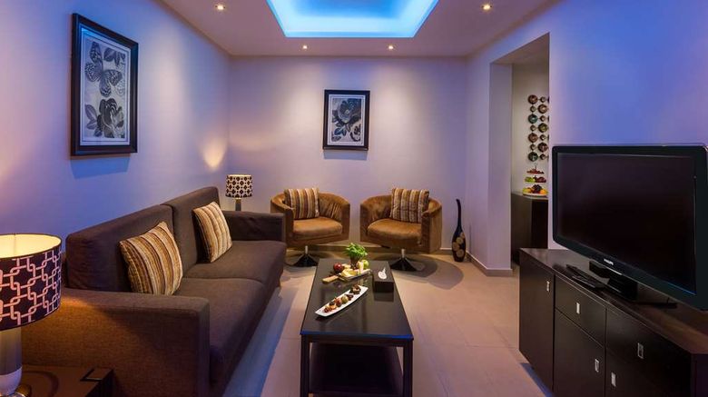 <b>Metropolitan Al Mafraq Hotel Suite</b>. Images powered by <a href="https://iceportal.shijigroup.com/" title="IcePortal" target="_blank">IcePortal</a>.