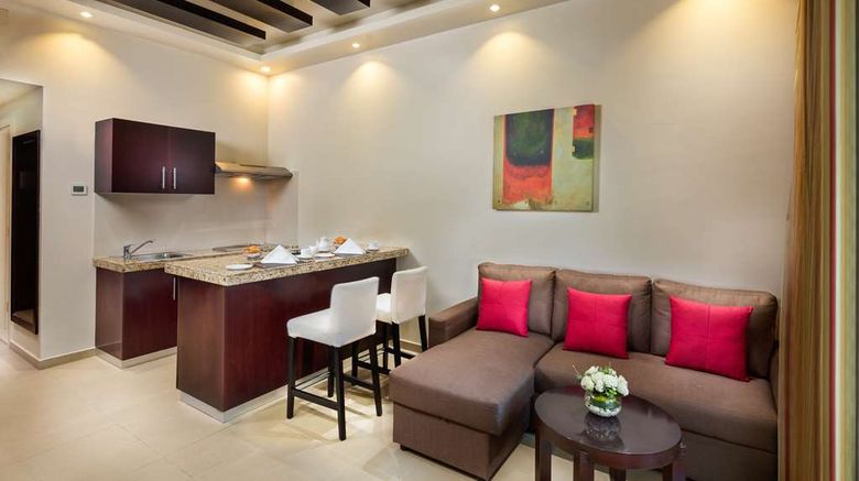 <b>Metropolitan Al Mafraq Hotel Suite</b>. Images powered by <a href="https://iceportal.shijigroup.com/" title="IcePortal" target="_blank">IcePortal</a>.