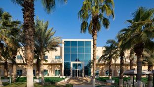 Metropolitan Al Mafraq Hotel