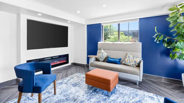 <b>Best Western Schaumburg-O'Hare NW Lobby</b>. Images powered by <a href="https://iceportal.shijigroup.com/" title="IcePortal" target="_blank">IcePortal</a>.